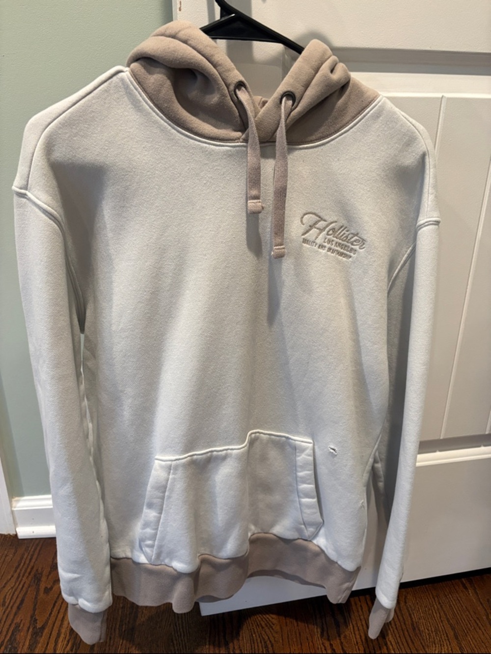 Hollister Men’s Cream Hoodie with Beige Contrast Hood & Hem